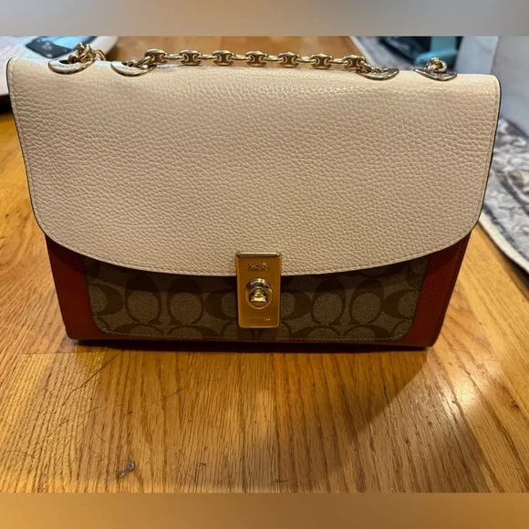 Coach 202223FW 2WAY Crossbody Logo Outlet Shoulder Bags, 47 OFF